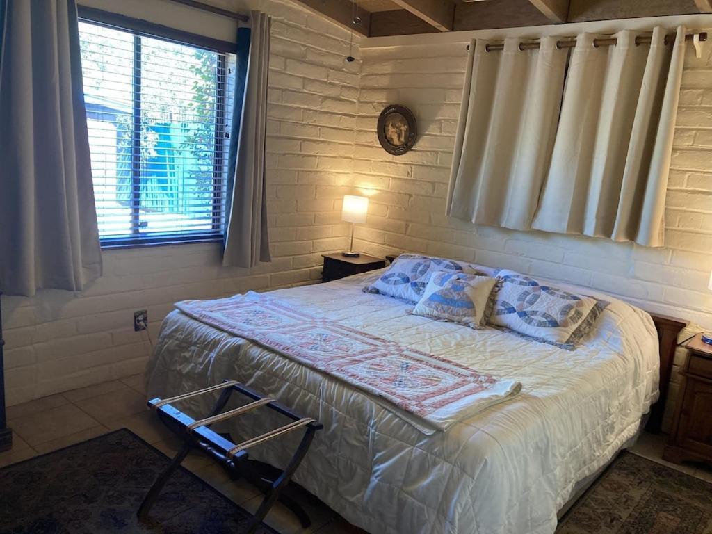 Casa Azul - Cute Centrally Located Adobe With Large Fenced Outdoor Living For Pets And Adults, Non-Smoking Tucson Ngoại thất bức ảnh