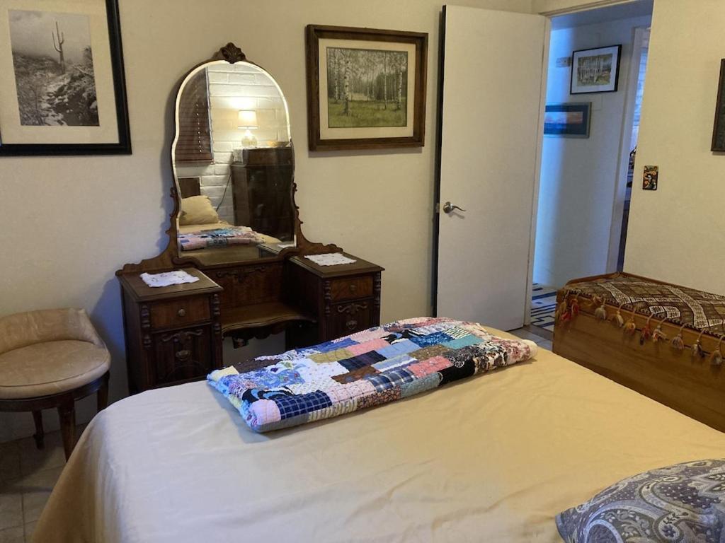 Casa Azul - Cute Centrally Located Adobe With Large Fenced Outdoor Living For Pets And Adults, Non-Smoking Tucson Ngoại thất bức ảnh
