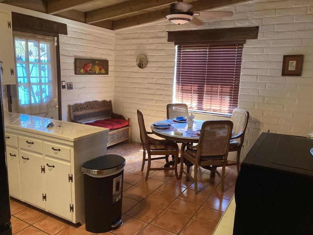 Casa Azul - Cute Centrally Located Adobe With Large Fenced Outdoor Living For Pets And Adults, Non-Smoking Tucson Ngoại thất bức ảnh